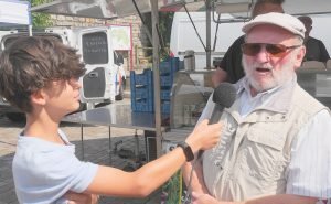 Lire la suite à propos de l’article Micro-trottoir au marché de Domfront